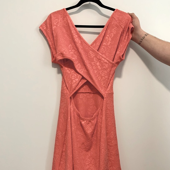 Comfortable and Stretchy Cross-Cross Back Dress - Picture 2 of 2